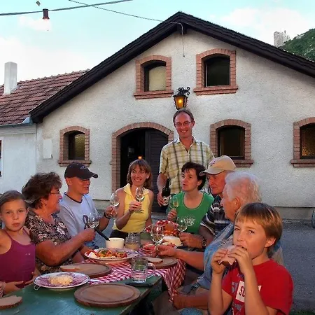 Weinbauernhof Vier Jahreszeiten Staatz